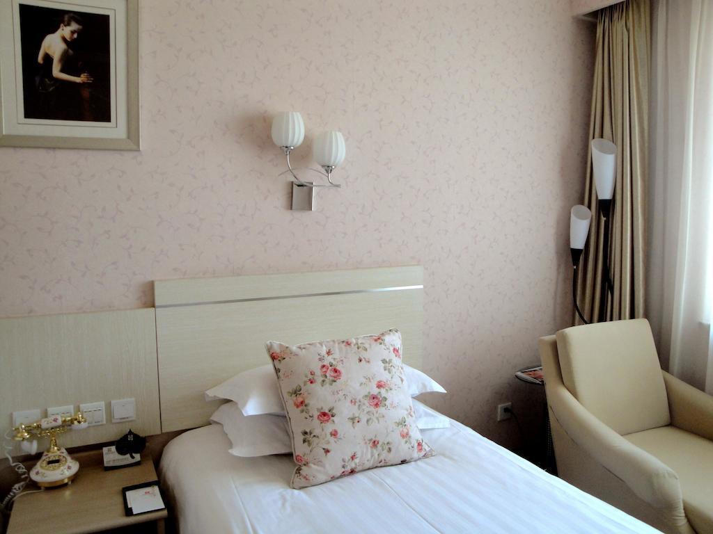Overseas Chinese International Hotel Qingdao Exterior photo