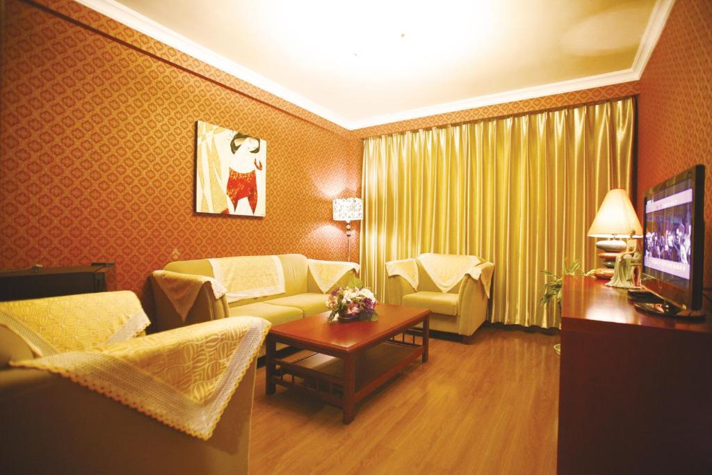 Overseas Chinese International Hotel Qingdao Exterior photo