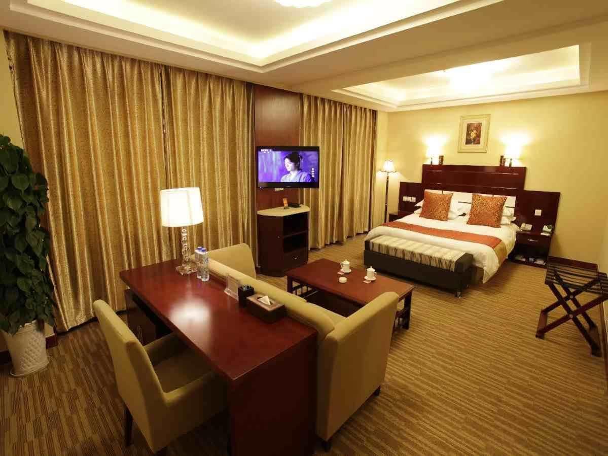 Overseas Chinese International Hotel Qingdao Exterior photo